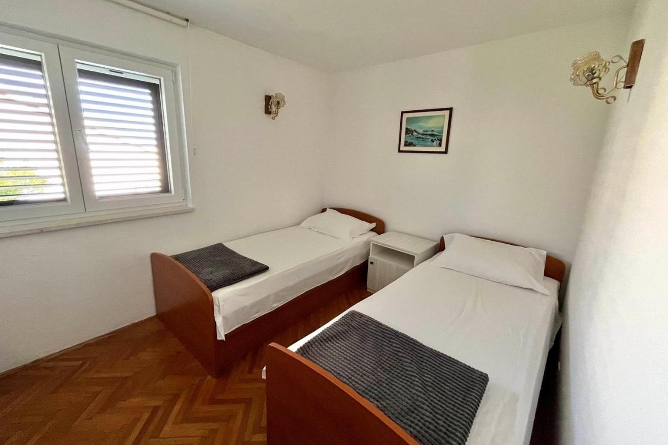 Apartments By The Sea Maslinica, Solta - 774 Grohote Quarto foto