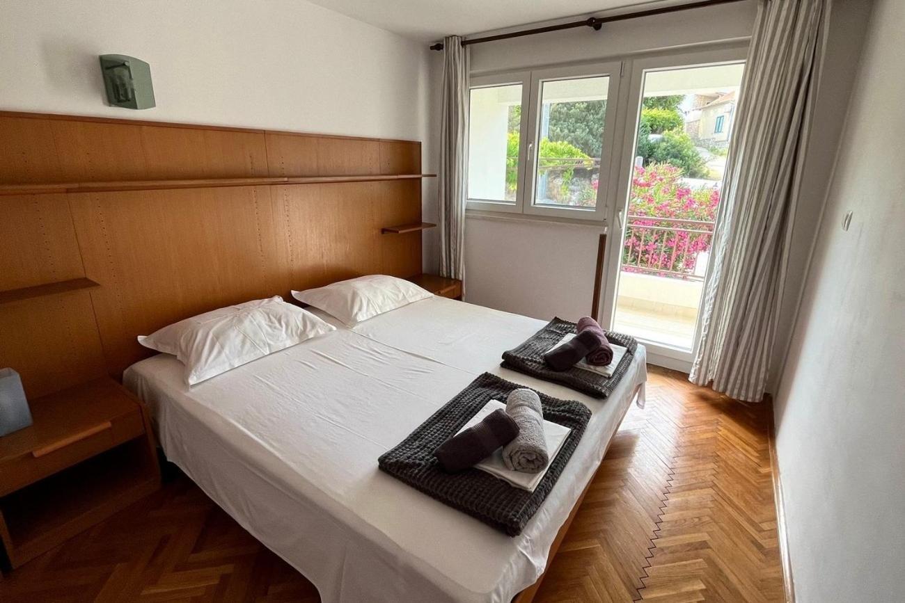 Apartments By The Sea Maslinica, Solta - 774 Grohote Exterior foto